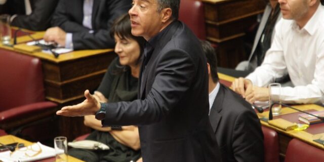 Θεοδωράκης: Υπάρχουν βουλευτές της αντιπολίτευσης αποφασισμένοι να βάλουν πλάτη