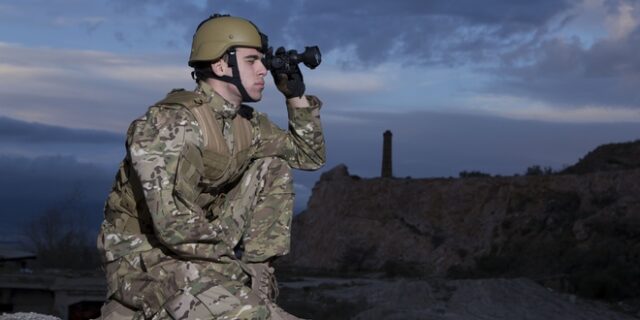 Theon: Η ελληνική εταιρεία που έβαλε τα κυάλια στον αμερικανικό στρατό