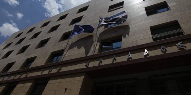 Σε θέση μάχης το στρατηγείο της Φρανκφούρτης, αποφασίζει για την επόμενη μέρα των ελληνικών τραπεζών