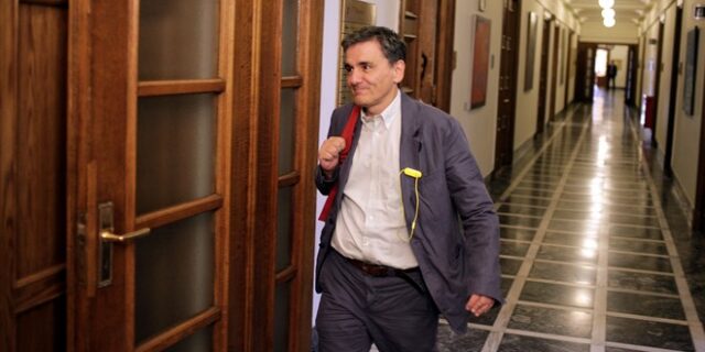 Διαψεύδει η κυβέρνηση ότι έρχεται το Brussels Group στην Αθήνα
