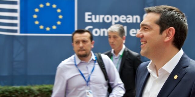 Μεγαλώνει, αντί να μικραίνει, η απόσταση Ελλάδας – δανειστών