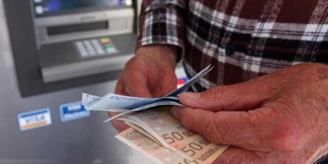 Αναλυτική ενημέρωση για τους τραπεζικούς λογαριασμούς των φορολογουμένων ζητά το ΥΠΟΙΚ