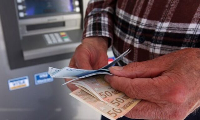Αναλυτική ενημέρωση για τους τραπεζικούς λογαριασμούς των φορολογουμένων ζητά το ΥΠΟΙΚ