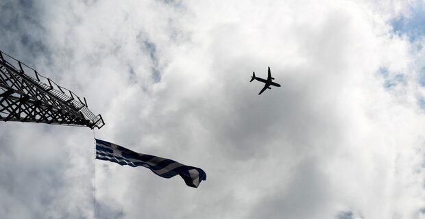 Πέταξε το ‘αεροπλάνο’ της ανάπτυξης το πρώτο τρίμηνο του 2015. Σε ύφεση η ελληνική οικονομία