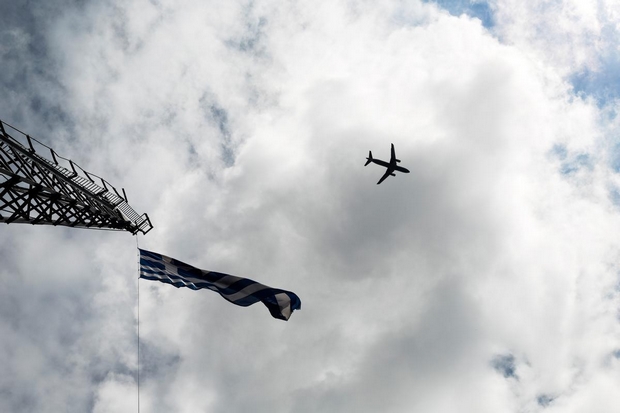Πέταξε το ‘αεροπλάνο’ της ανάπτυξης το πρώτο τρίμηνο του 2015. Σε ύφεση η ελληνική οικονομία