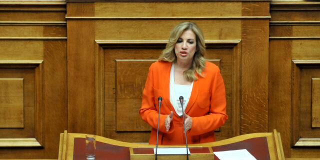 Γεννηματά: Η κυβέρνηση χαϊδεύει και ζεσταίνει το φίδι του λαϊκισμού και της συνωμοσιολογίας