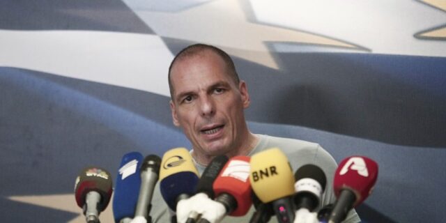 Βαρουφάκης: Ο Σόιμπλε θέλει να εκδιωχθεί η Ελλάδα από το ευρώ για να εκφοβίσει τους Γάλλους