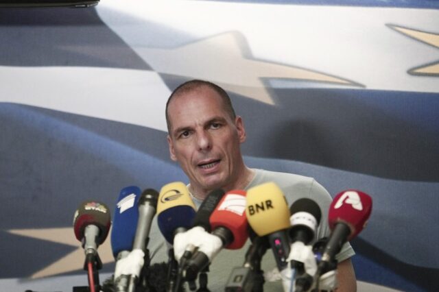 Βαρουφάκης: Ο Σόιμπλε θέλει να εκδιωχθεί η Ελλάδα από το ευρώ για να εκφοβίσει τους Γάλλους
