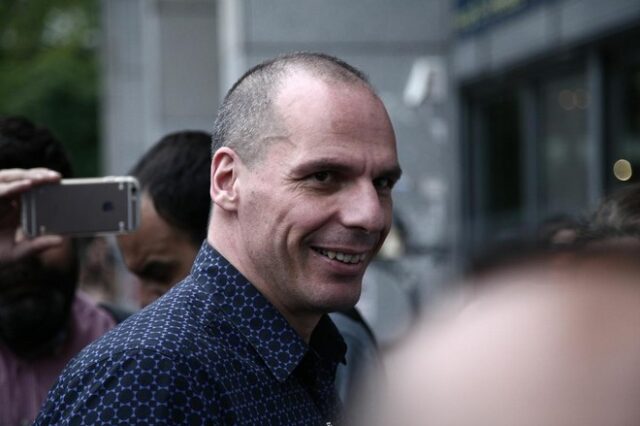 Είπε ή δεν είπε ο Γιάνης Βαρουφάκης πως η κυβέρνηση ‘πρέπει να παραιτηθεί’;