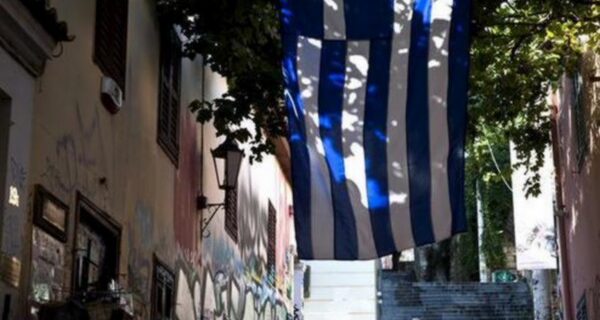 ΙΟΒΕ: Επανέρχεται σε ύφεση η ελληνική οικονομία το 2015