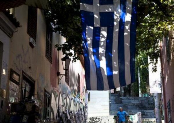 ΙΟΒΕ: Επανέρχεται σε ύφεση η ελληνική οικονομία το 2015