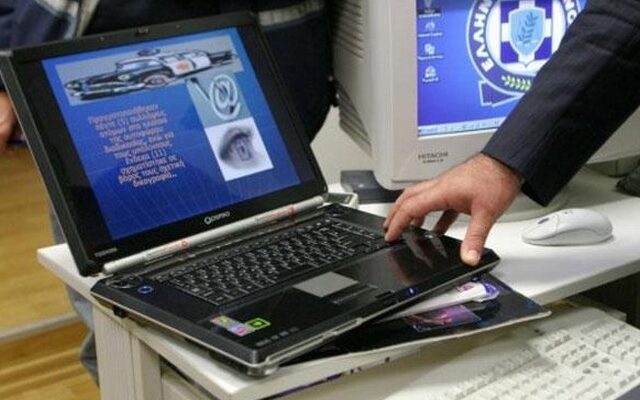 Την πρόλαβαν ενώ μόλις είχε καταπιεί μια χούφτα χάπια με αλκοόλ!
