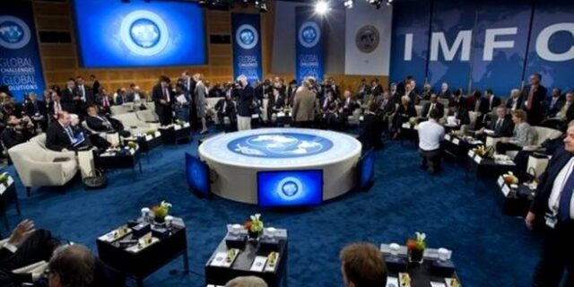 ΔΝΤ: Βαρύ πλήγμα στην οικονομική δραστηριότητα της Ελλάδας