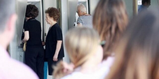 FT: Εξετάζεται haircut 30%. Διαψεύδει η Λούκα Κατσέλη