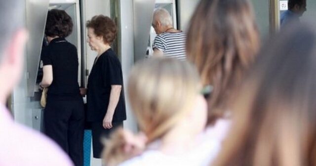 FT: Εξετάζεται haircut 30%. Διαψεύδει η Λούκα Κατσέλη