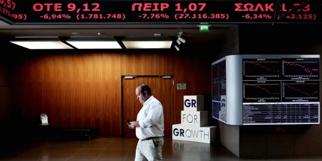 Bloomberg: Πώς η διαμάχη στην Ελλάδα προκαλεί ζημιά στο ευρώ