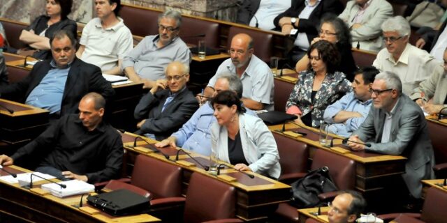 Υπερψηφίστηκαν τα προαπαιτούμενα. 31 + 5 οι διαρροές στον ΣΥΡΙΖΑ. Ποιοι άλλαξαν στάση