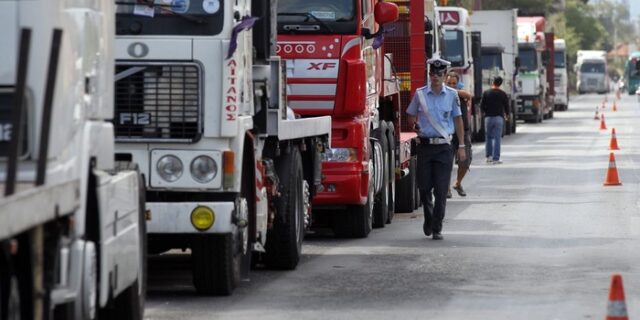 Ευρεία σύσκεψη στο ΥΠΟΙΚ για τα προβλήματα στις μεταφορές