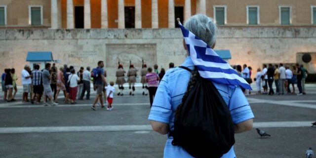 Δημοψήφισμα: Είπαν ΟΧΙ στην πρόταση, αλλά ΝΑΙ στο ευρώ