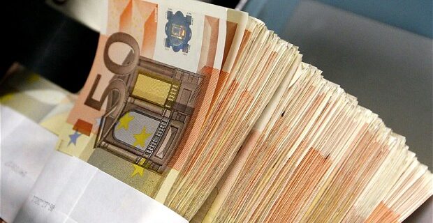 Πλήρωναν εστιατόρια και μπαρ με πλαστά χαρτονομίσματα