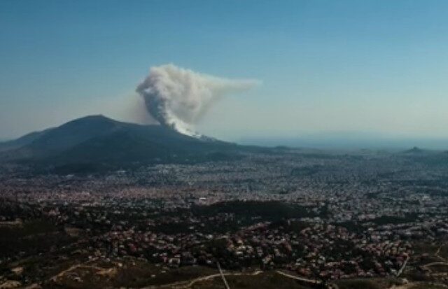 Μαύρισε ο Αττικός ουρανός. Ένα timelapse βίντεο του τι σημαίνει φωτιά