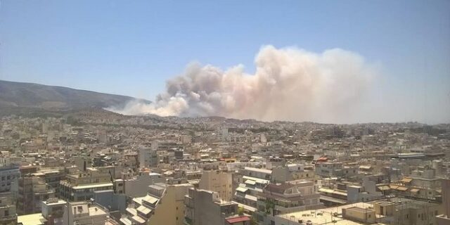 Μάχη με τις φλόγες σε Υμηττό και Λακωνία. Καμμένος: “Περιπολίες των Ενόπλων Δυνάμεων σε δασικές περιοχές”