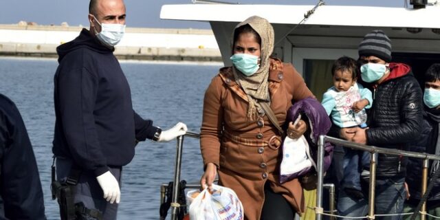 Στο Βόλο θα μεταφερθούν 26 παράτυποι μετανάστες που εντοπίστηκαν στη βραχονησίδα Γιούρα