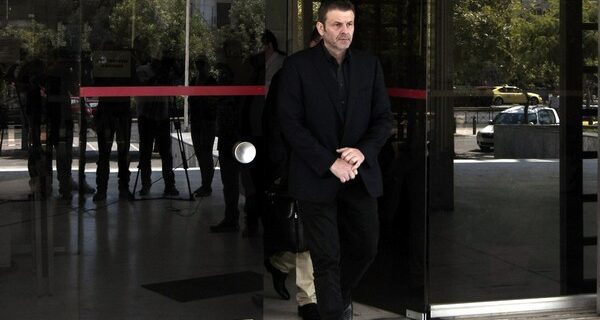 Γκλέτσος κατά Βαρουφάκη