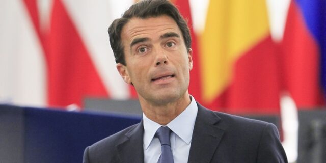 Σάντρο Γκότζι: Χωρίς Ρέντσι και Ολάντ η Ελλάδα θα ήταν εκτός ευρώ