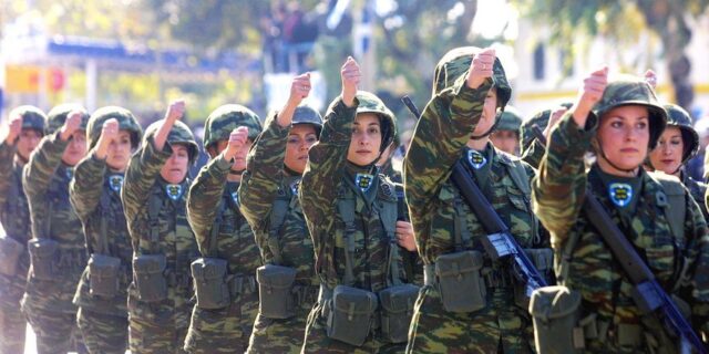 Καμμένος: Υπό εξέταση η εθελοντική στράτευση των γυναικών