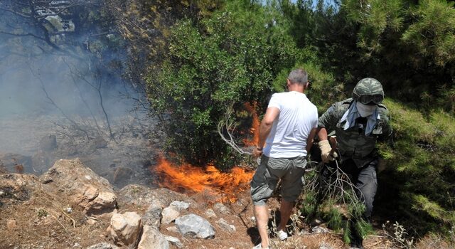 Στις φλόγες ο Υμηττός