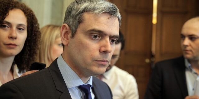 Καραγκούνης για Τσίπρα: Η Ελλάδα καίγεται και αυτός παραληρεί