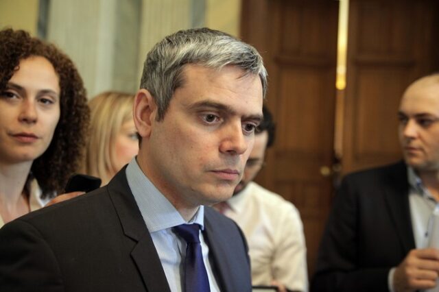Καραγκούνης για Τσίπρα: Η Ελλάδα καίγεται και αυτός παραληρεί