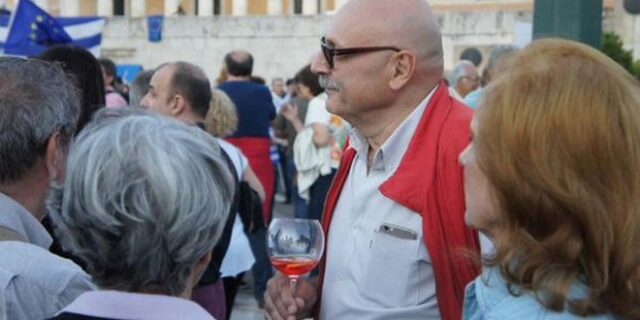 Η ταυτότητα του διαδηλωτή με το κολωνάτο ποτήρι που δεν ζει στην Εκάλη