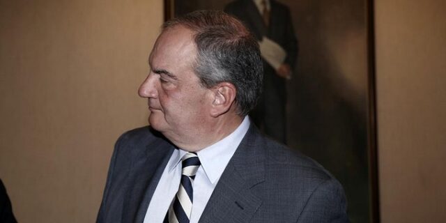 Νέα καραμανλική παρέμβαση
