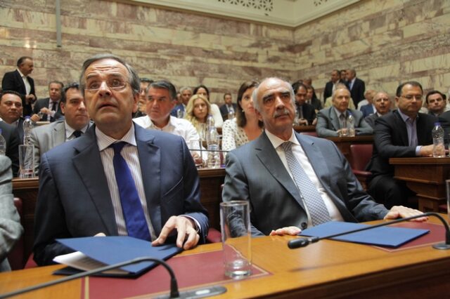 Οι λεπτές διαφοροποιήσεις Μεϊμαράκη – Σαμαρά απέναντι σε Τσίπρα – Βαρουφάκη