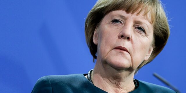 Die Welt: Ήττα και για τη Μέρκελ το ‘όχι’ των Ελλήνων