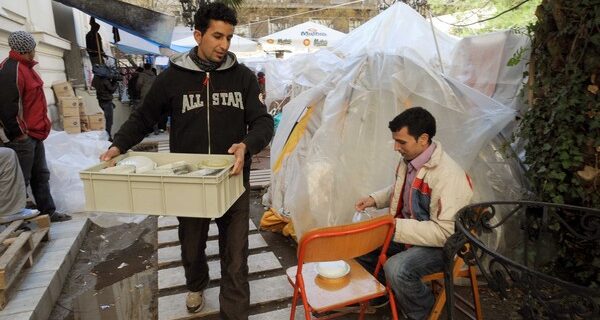 ‘Έκλεισαν οι Ευρωπαίοι την ‘στρόφιγγα’ και στην σίτιση των μεταναστών