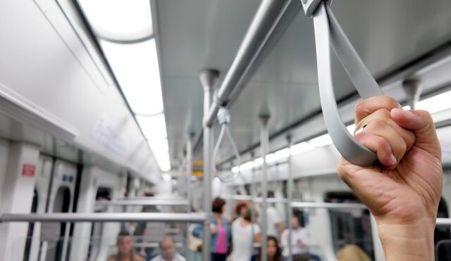Εξαρθρώθηκε πολυμελής σπείρα που έκλεβε επιβάτες του Μετρό και του Ηλεκτρικού