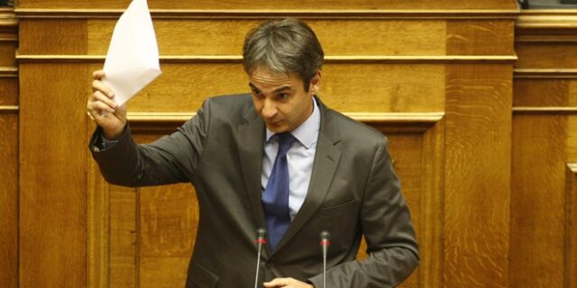 Μητσοτάκης καλεί Τσίπρα να δημοσιοποιήσει τη μελέτη για έξοδο από το ευρώ