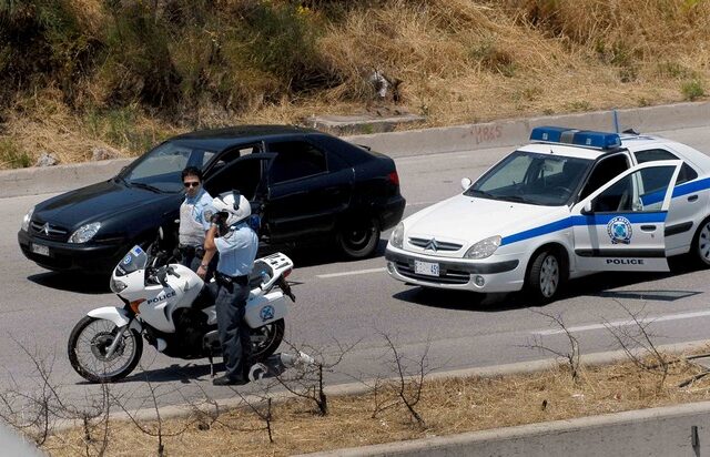 Δράστης δολοφονίας ξυλοκόπησε αστυνομικούς στην Ποτίδαια