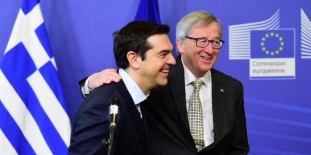 Γιούνκερ: Μη μου λέτε να μην κοιτάζω το κινητό. Δεν είμαι κολλημένος, ανταλλάζω μηνύματα με τον Τσίπρα