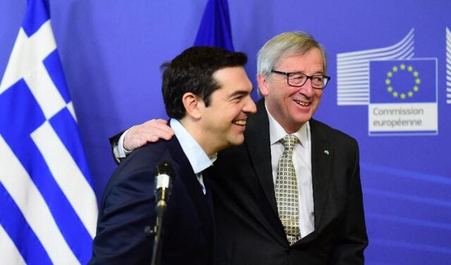 Γιούνκερ: Μη μου λέτε να μην κοιτάζω το κινητό. Δεν είμαι κολλημένος, ανταλλάζω μηνύματα με τον Τσίπρα