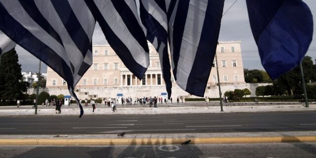 Στις κάλπες οι Έλληνες. Αντίστροφη μέτρηση για το δημοψήφισμα