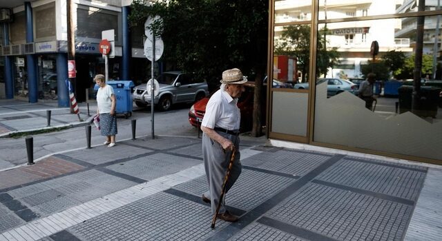 Δραματικές περικοπές στις συντάξεις αναπηρίας και θανάτου