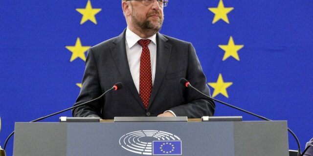 Σουλτς: Πρέπει να υπάρξουν άμεσες αποφάσεις για την Ελλάδα