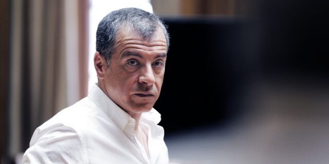 Θεοδωράκης: Ο στόχος επετεύχθη. Η χώρα κρατήθηκε στην Ευρωζώνη