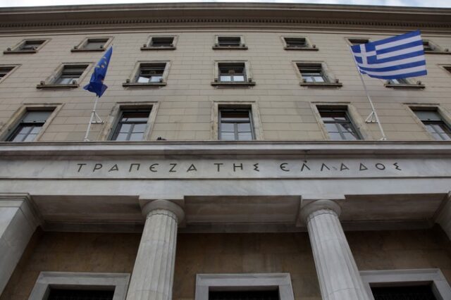 Λύση στο ζήτημα της χρήσης πιστωτικών καρτών στο εξωτερικό δίνει η ΤτΕ