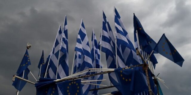 Στην μέγγενη της Τρόικα εργασιακά και κατώτατος μισθός