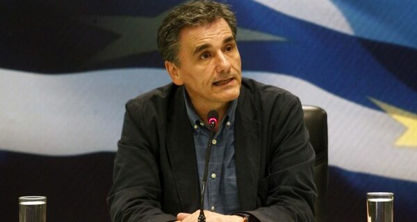 Το ΥΠΟΙΚ διαψεύδει ότι προετοιμάζει την έκδοση IOU